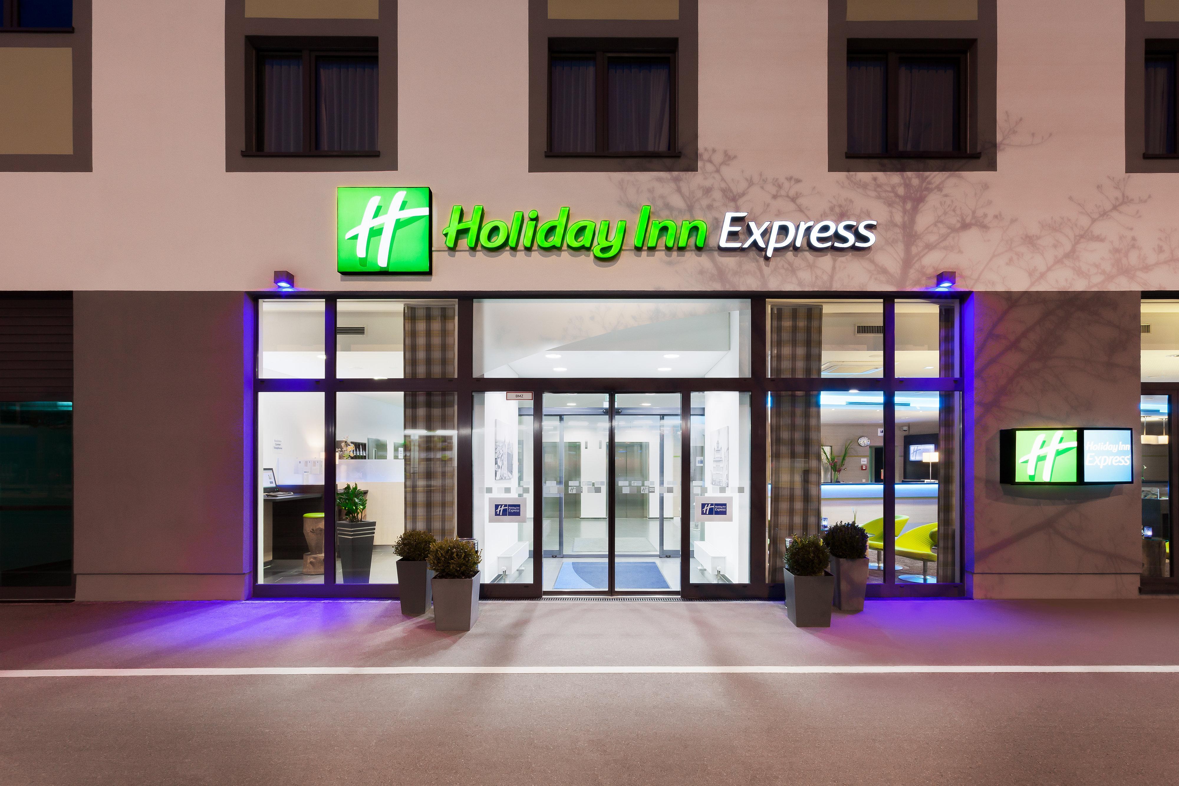 Holiday Inn Express Augsburg Exterior foto
